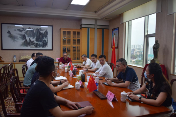 心系企業暖人心 企業感謝送錦旗1.jpg