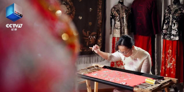 CCTV-9活力源時(shí)段首播大型紀(jì)錄片《中國(guó)繡娘》    花都非遺上央視