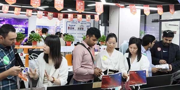 廣交會花都箱包皮具對接會  意向采購金額達2600萬美元