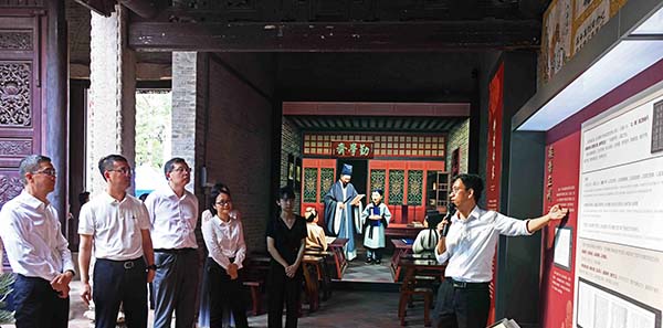 花都開展塱頭村黃氏家風(fēng)主題展啟動儀式暨領(lǐng)導(dǎo)干部集中教育活動  挖掘廉潔意蘊 弘揚百年文化