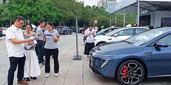 花都區(qū)工會會員首批N7交車  政企聯(lián)動樹立綠色出行新標(biāo)桿