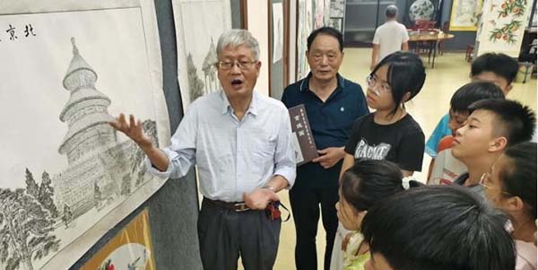 花都展出美術界首創“玄線畫”